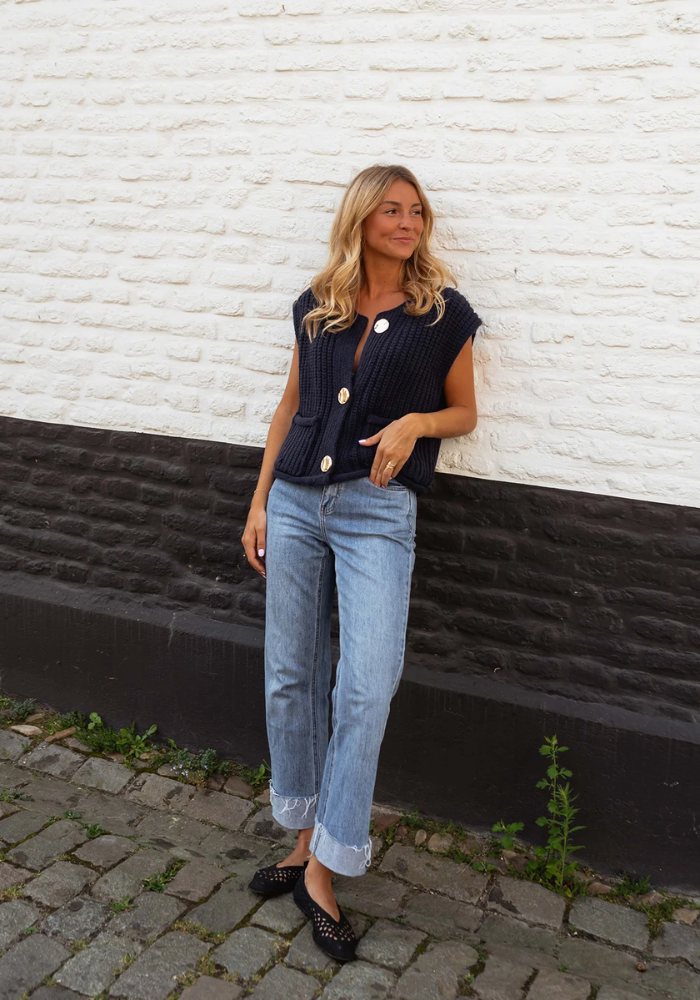 FENJA™ | THE STYLISH LAYERING KNIT VEST