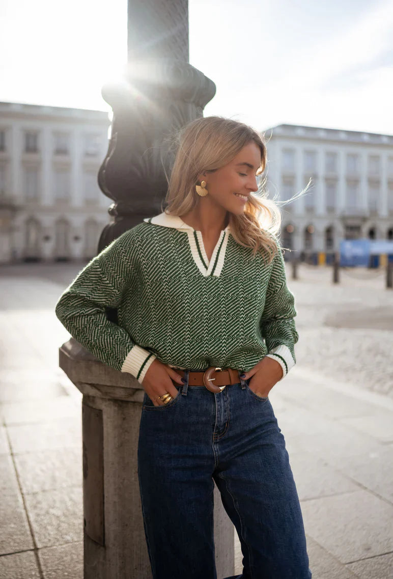 EMILIA™ | THE GREEN V-NECK PULLOVER